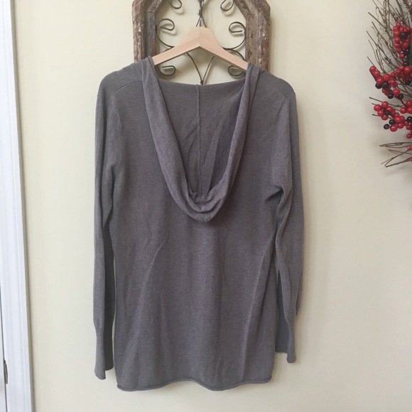 Gapbody hooded sweater. Large - Picture 2 of 3